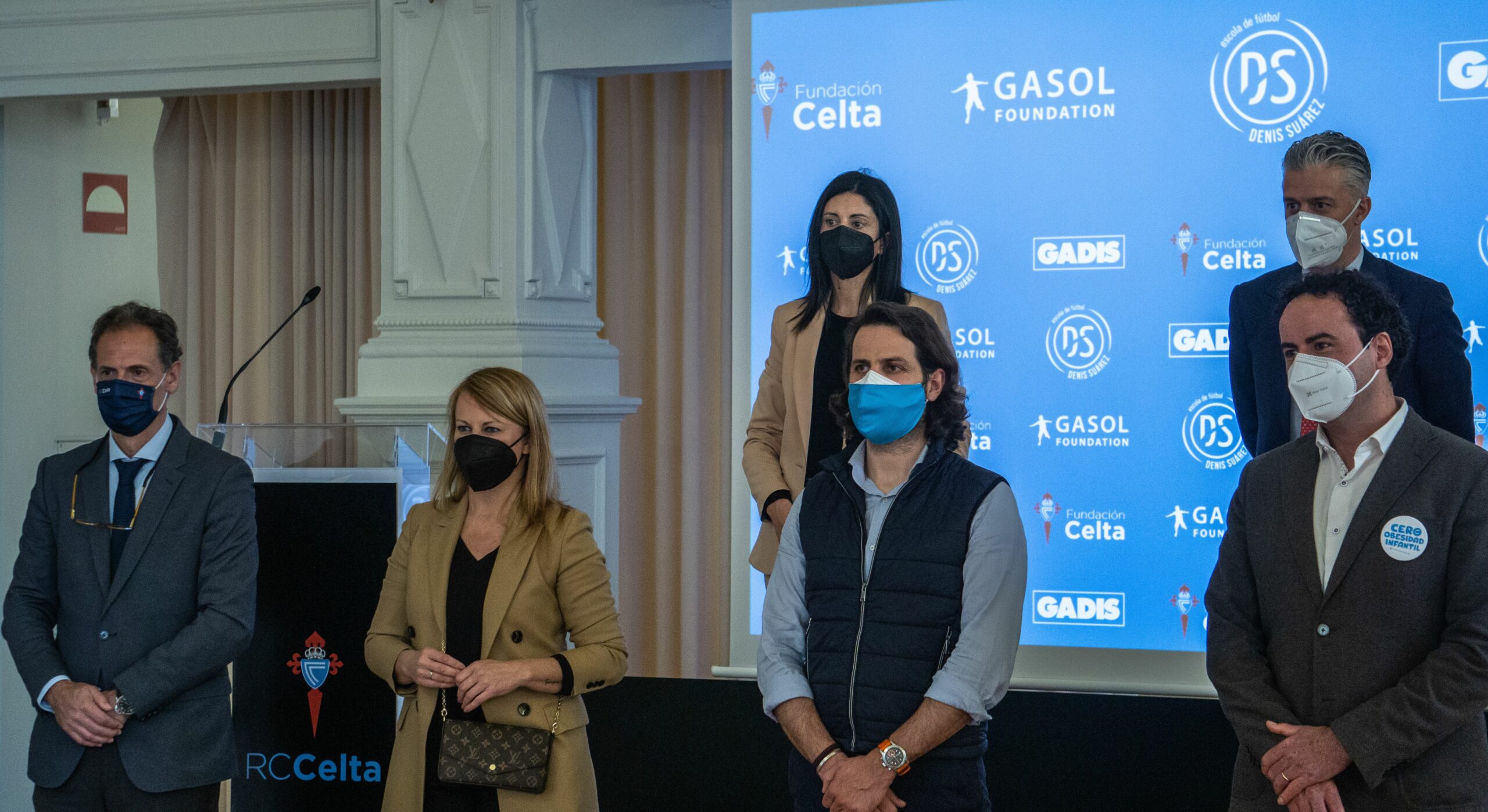 Tbg84Aug|escuela denis vertical 9421